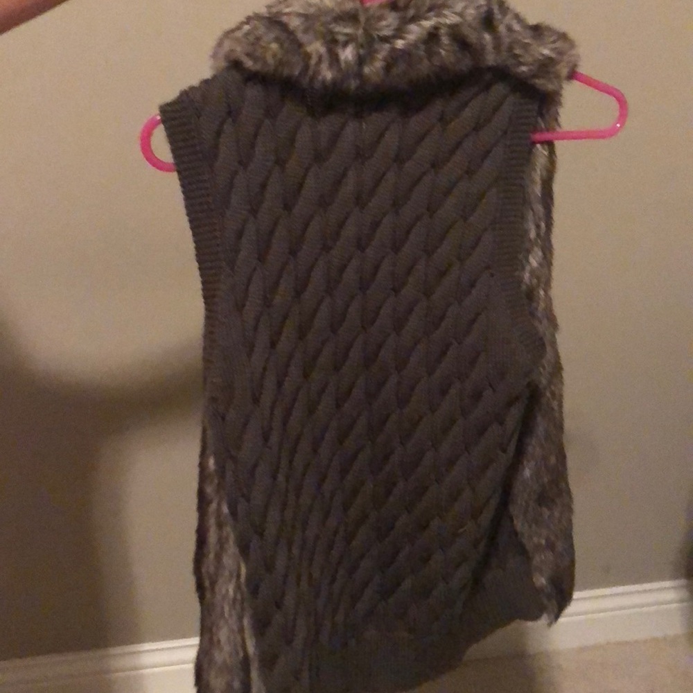 Fur vest - Picture 2 of 2